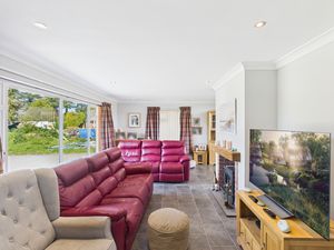 Lounge- click for photo gallery